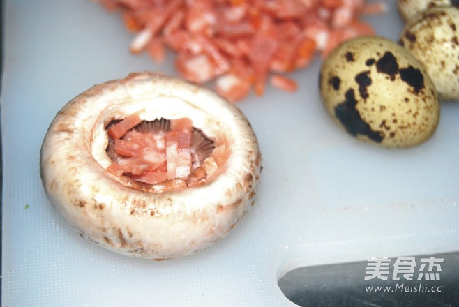 <a href=/shicai/rouqin/AnChunDan/index.html target=_blank><u><a href=/shicai/rouqin/AnChun/index.html target=_blank><u>鹌鹑</u></a>蛋</u></a>烤磨菇的做法