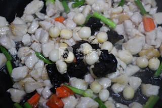 <a href=/shicai/guopin/LianZi/index.html target=_blank><u>莲子</u></a>鸡丁