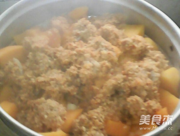 <a href=/shicai/rouqin/YangRou/index.html target=_blank><u>羊肉</u></a>笼笼的做法