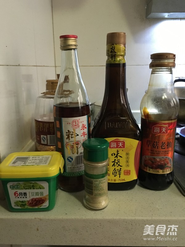 酱烧<a href=/shicai/shuichanpin/HuangHuaYu/index.html target=_blank><u>黄花鱼</u></a>的做法