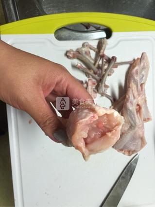 <a href=/shicai/rouqin/JiChi/index.html target=_blank><u>鸡翅</u></a>包饭