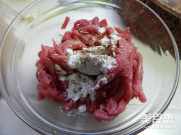 <a href=/shicai/shucai/QinCai/index.html target=_blank><u>芹菜</u></a>炒<a href=/shicai/rouqin/NiuRou/index.html target=_blank><u>牛肉</u></a>丝的做法