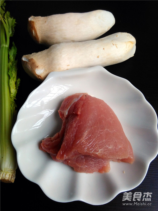 <a href=/shicai/guopin/Xing/index.html target=_blank><u>杏</u></a>鲍菇肉丝的做法