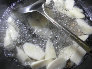 <a href=/shicai/shucai/JiaoBai/index.html target=_blank><u>茭白</u></a>炒籽虾