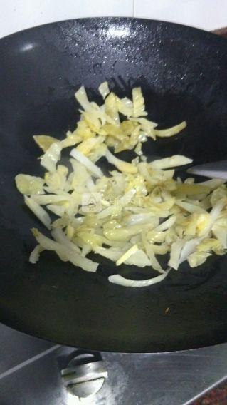 <a href=/shicai/shuichanpin/ManYu/index.html target=_blank><u>鳗鱼</u></a>炒咸菜