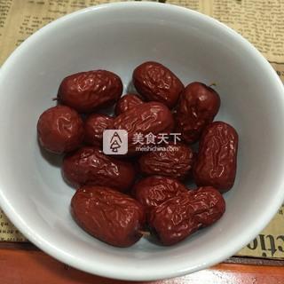 红<a href=/shicai/guopin/Zao/index.html target=_blank><u>枣</u></a><a href=/shicai/mimian/LvDou/index.html target=_blank><u>绿豆</u></a>养生饮