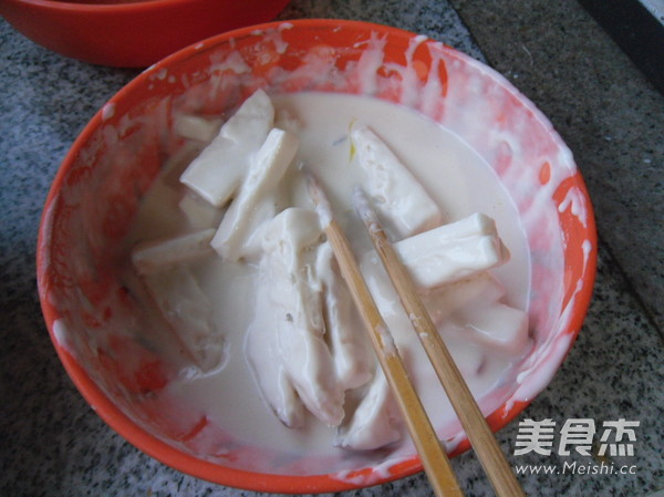 蒜香<a href=/shicai/guopin/Xing/index.html target=_blank><u>杏</u></a>鲍菇的做法