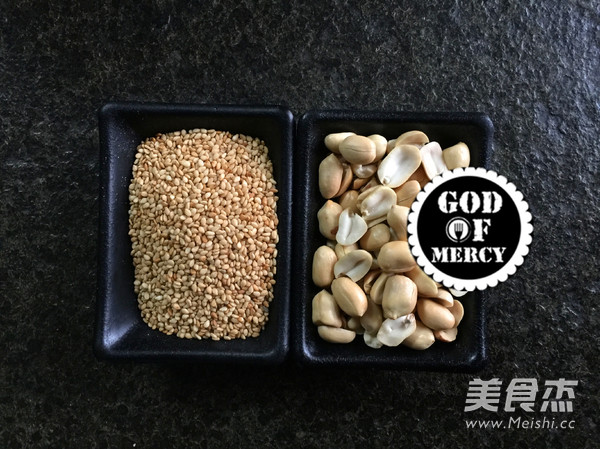 万人迷的<a href=/shicai/guopin/HuaSheng/index.html target=_blank><u>花生</u></a><a href=/shicai/guopin/ZhiMa/index.html target=_blank><u>芝麻</u></a>酱的做法