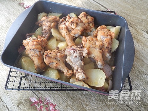 黑椒<a href=/shicai/shucai/TuDou/index.html target=_blank><u>土豆</u></a><a href=/shicai/rouqin/JiChi/index.html target=_blank><u>鸡翅</u></a>根的做法