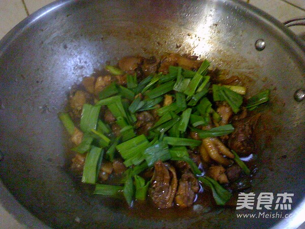 虾酱<a href=/shicai/rouqin/SanHuangJi/index.html target=_blank><u>三黄鸡</u></a>的做法