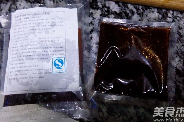 香锅<a href=/shicai/rouqin/PaiGu/index.html target=_blank><u>排骨</u></a>的做法的做法