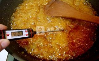 <a href=/shicai/guopin/Zao/index.html target=_blank><u>枣</u></a>泥核<a href=/shicai/guopin/Tao/index.html target=_blank><u>桃</u></a>糖