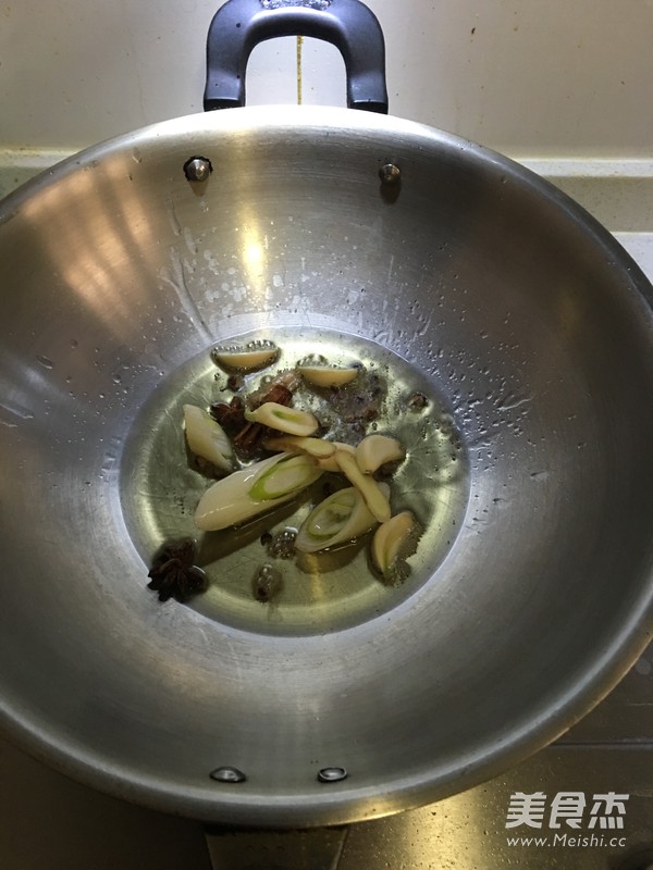 酱烧<a href=/shicai/shuichanpin/HuangHuaYu/index.html target=_blank><u>黄花鱼</u></a>的做法