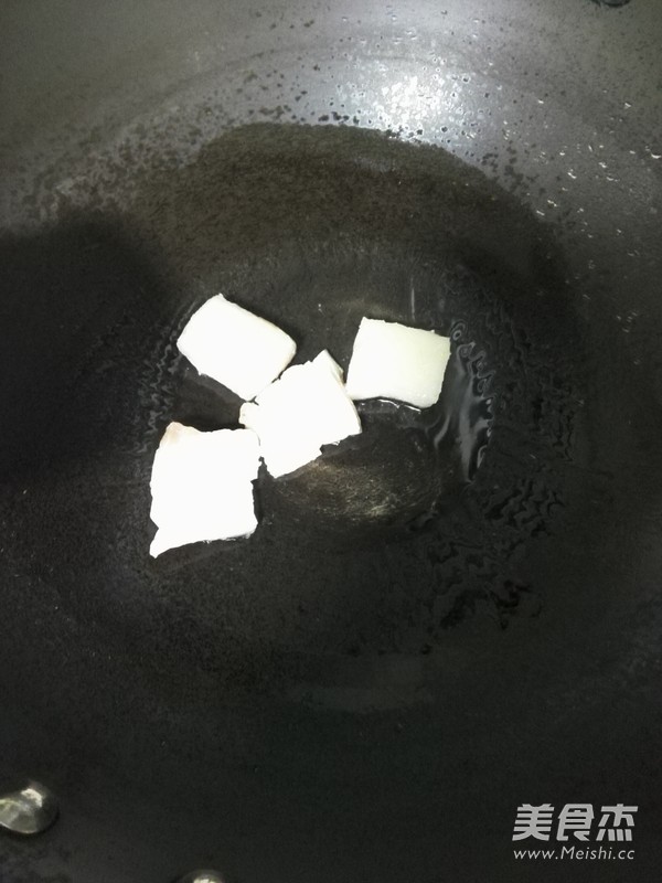 香煎<a href=/shicai/rouqin/WuHuaRou/index.html target=_blank><u>五花肉</u></a>的做法