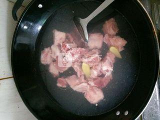 糖<a href=/shicai/diaoweipin/Cu/index.html target=_blank><u>醋</u></a><a href=/shicai/rouqin/PaiGu/index.html target=_blank><u>排骨</u></a>