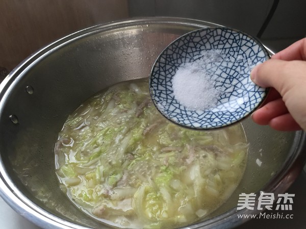 烂糊<a href=/shicai/shucai/BaiCai/index.html target=_blank><u>白菜</u></a>肉丝的做法