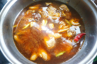 鸡与<a href=/shicai/shucai/XiangGu/index.html target=_blank><u>香菇</u></a>的故事