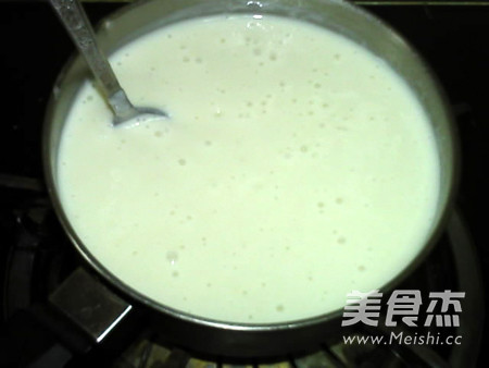 清润<a href=/shicai/shucai/BaiHe/index.html target=_blank><u>百合</u></a><a href=/shicai/shucai/ShanYao/index.html target=_blank><u>山药</u></a>奶羹的做法