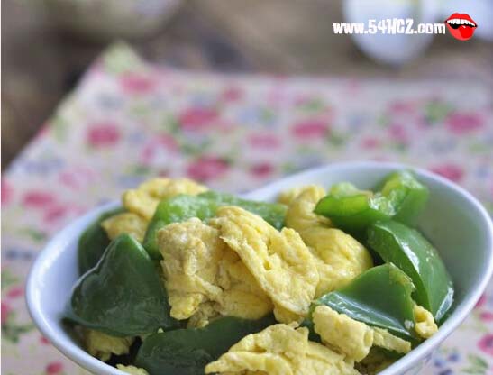 <a href=/shicai/shucai/QingJiao/index.html target=_blank><u>青椒</u></a>炒<a href=/shicai/rouqin/JiDan/index.html target=_blank><u>鸡蛋</u></a>