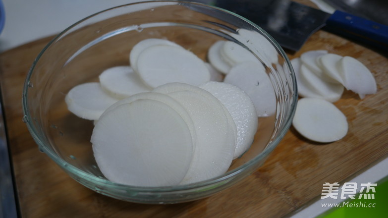 红糖酱<a href=/shicai/shucai/LuoBo/index.html target=_blank><u>萝卜</u></a>的做法