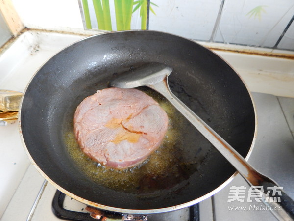 黑椒<a href=/shicai/rouqin/NiuPai/index.html target=_blank><u>牛排</u></a>的做法