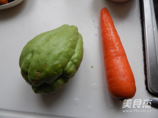 <a href=/shicai/shucai/FoShouGua/index.html target=_blank><u><a href=/shicai/shucai/FoShou/index.html target=_blank><u>佛手</u></a>瓜</u></a>鸡汤的做法