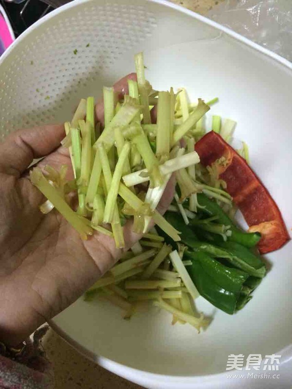 <a href=/shicai/shucai/MoYuMoYu/index.html target=_blank><u>魔芋</u></a>啤酒鸭的做法