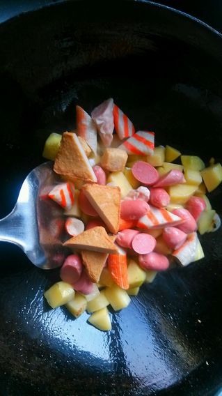 咖喱肉丸<a href=/shicai/shucai/TuDou/index.html target=_blank><u>土豆</u></a>