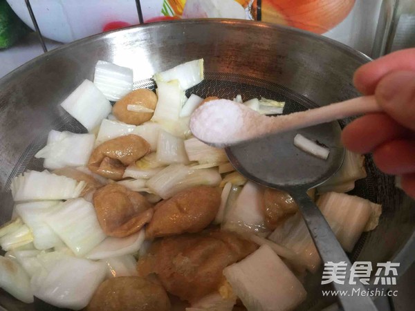 糖<a href=/shicai/diaoweipin/Cu/index.html target=_blank><u>醋</u></a>面筋<a href=/shicai/shucai/BaiCai/index.html target=_blank><u>白菜</u></a>的做法