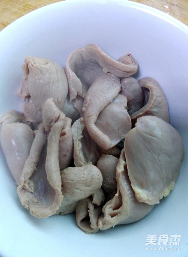 素炒<a href=/shicai/rouqin/JiXin/index.html target=_blank><u>鸡心</u></a>片的做法