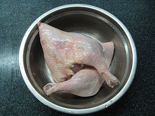 <a href=/shicai/rouqin/YaTui/index.html target=_blank><u>鸭腿</u></a>炖<a href=/shicai/shucai/ChunSun/index.html target=_blank><u>春笋</u></a>