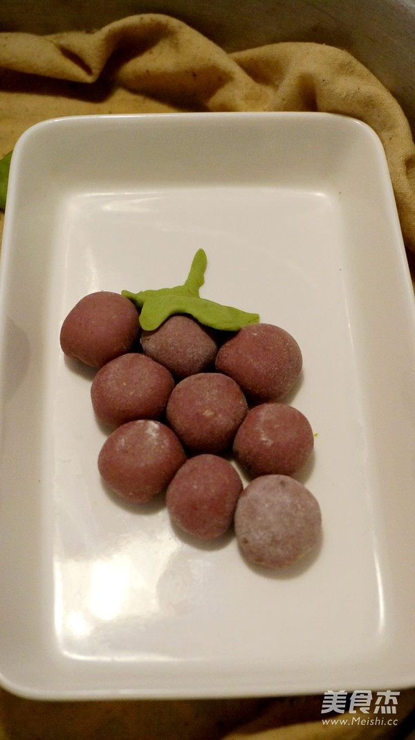 花式蒸饺之紫<a href=/shicai/guopin/PuTao/index.html target=_blank><u>葡萄</u></a>蒸饺的做法