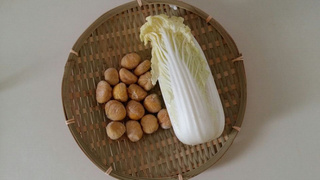 <a href=/shicai/guopin/LiZi/index.html target=_blank><u>栗子</u></a>扒<a href=/shicai/shucai/BaiCai/index.html target=_blank><u>白菜</u></a>