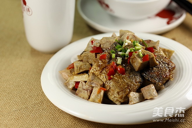 剁椒<a href=/shicai/shucai/YuTou/index.html target=_blank><u>芋头</u></a>烧<a href=/shicai/shuichanpin/DaiYu/index.html target=_blank><u>带鱼</u></a>的做法