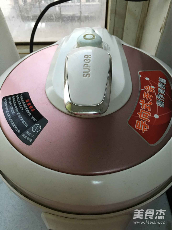 炖<a href=/shicai/rouqin/PaiGu/index.html target=_blank><u>排骨</u></a>的做法