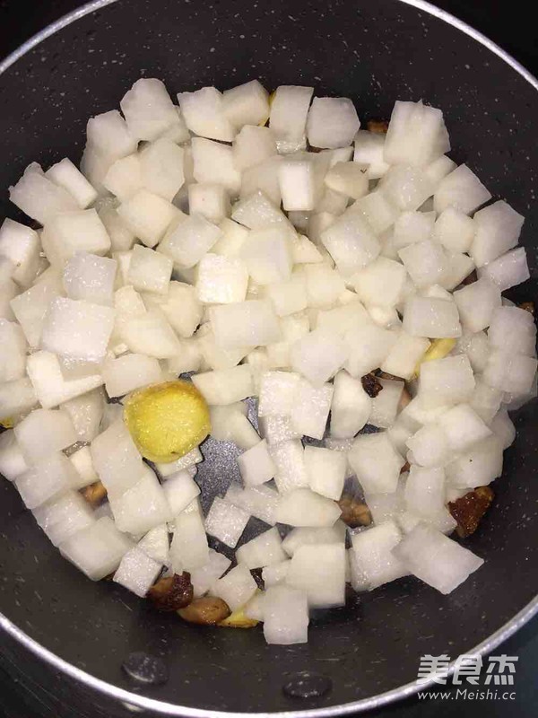 肉末焖<a href=/shicai/shucai/LuoBo/index.html target=_blank><u>萝卜</u></a>的做法