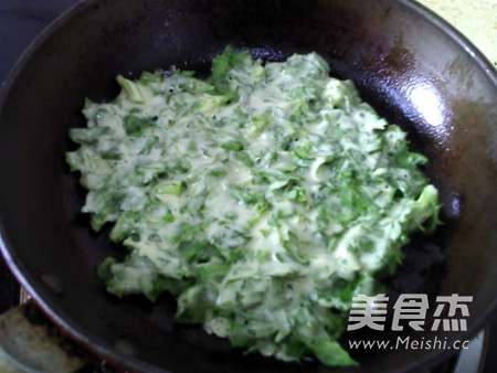 <a href=/shicai/shucai/TongHao/index.html target=_blank><u>茼蒿</u></a>蛋糊饼的做法