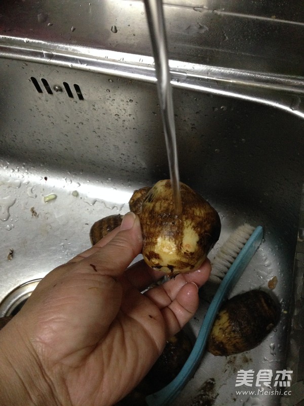 清蒸<a href=/shicai/shucai/YuTou/index.html target=_blank><u>芋头</u></a>的做法