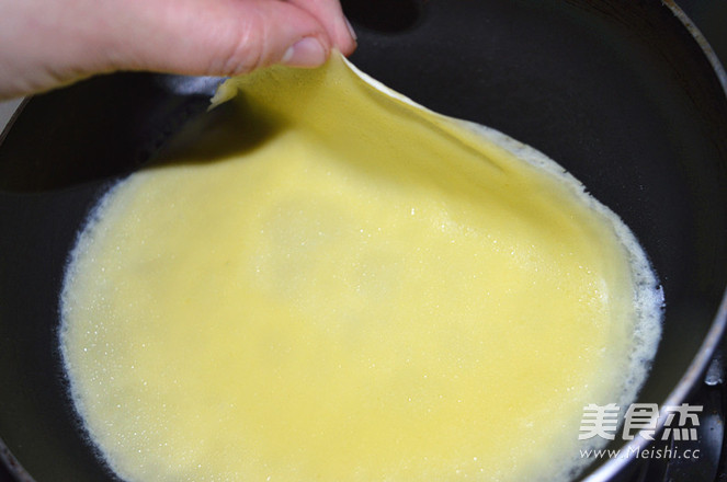 港式<a href=/shicai/guopin/CaoMei/index.html target=_blank><u>草莓</u></a>班乾的做法