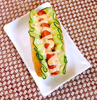 青瓜热狗<a href=/shicai/mimian/MianBao/index.html target=_blank><u>面包</u></a>