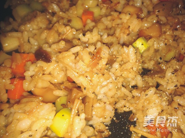 菌菇酱炒饭的做法