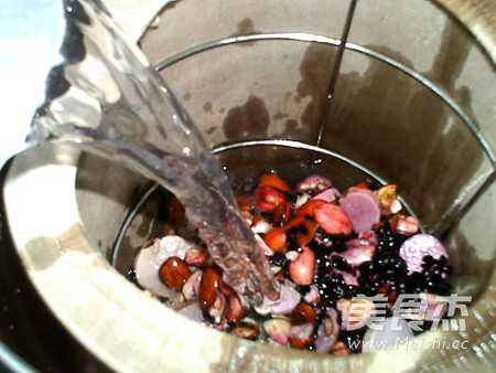 抗感染营养<a href=/shicai/mimian/HeiMi/index.html target=_blank><u>黑米</u></a>糊的做法