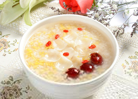 夏天喝粥最养生,粥的食疗功效
