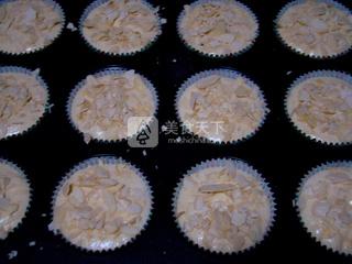 <a href=/shicai/mimian/DanNaiYou/index.html target=_blank><u>淡<a href=/shicai/mimian/NaiYou/index.html target=_blank><u>奶油</u></a></u></a>小蛋糕