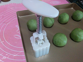 抹茶豆沙<a href=/shicai/guopin/Tao/index.html target=_blank><u>桃</u></a>山月饼