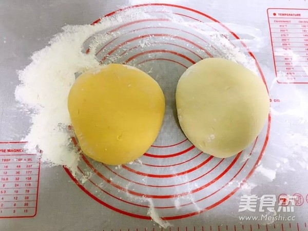 圆<a href=/shicai/shucai/BaiCai/index.html target=_blank><u>白菜</u></a><a href=/shicai/rouqin/ZhuRou/index.html target=_blank><u>猪肉</u></a>水饺的做法