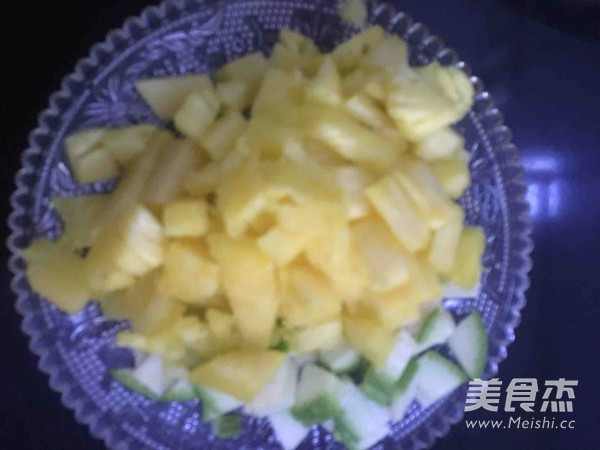 <a href=/shicai/guopin/BoLuo/index.html target=_blank><u>菠萝</u></a>饭的做法
