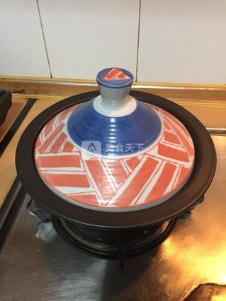 <a href=/shicai/rouqin/XiangChang/index.html target=_blank><u>香肠</u></a><a href=/shicai/rouqin/PeiGen/index.html target=_blank><u>培根</u></a>煲仔饭