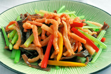 <a href=/shicai/shucai/QinCai/index.html target=_blank><u>芹菜</u></a><a href=/shicai/mimian/XiangGan/index.html target=_blank><u>香干</u></a>肉丝