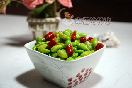 炝炒<a href=/shicai/shucai/MaoDou/index.html target=_blank><u>毛豆</u></a>